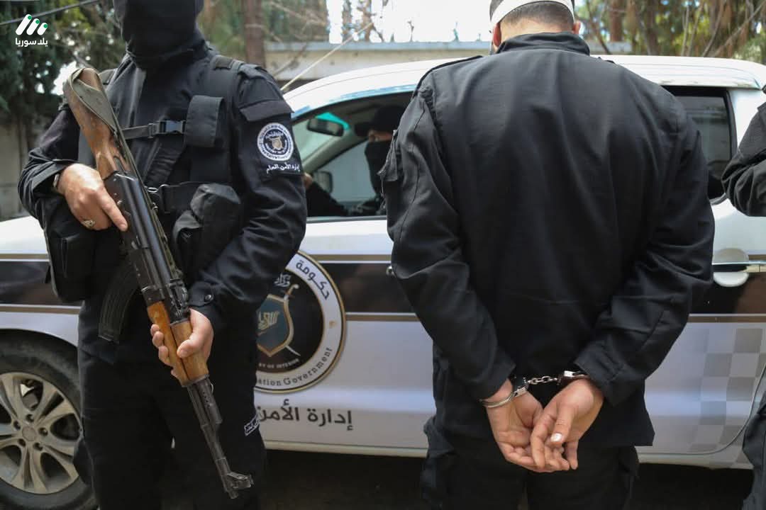 هذه الصورة تخص خبر تقرير حقوقي يكشف حصيلة الانتهاكات التي نفذتها مجموعات تابعة للنظام البائد بالساحل السوري