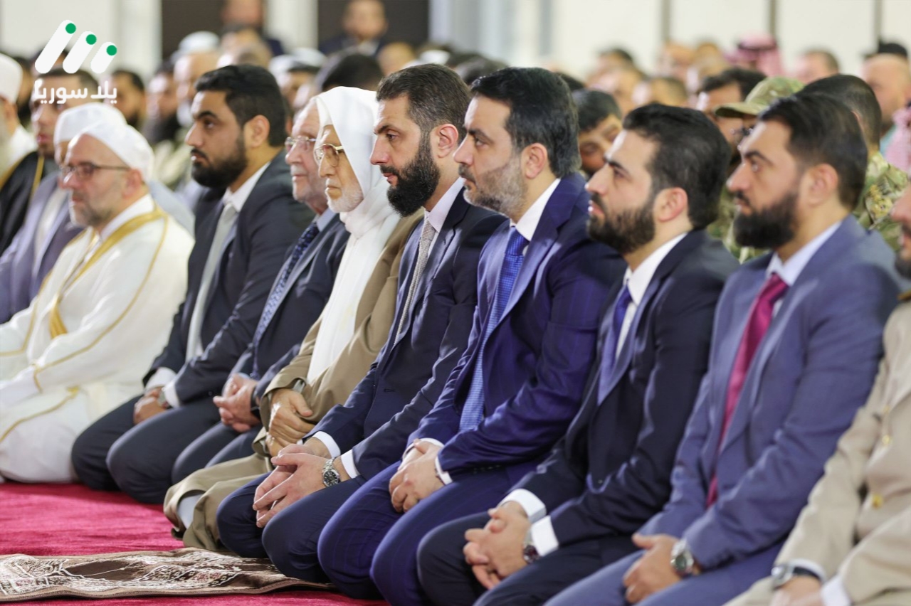 هذه الصورة تخص خبر الرئيس &#8220;الشرع&#8221; يؤدي صلاة العيد ويتلقى عدد من برقيات التهنئة
